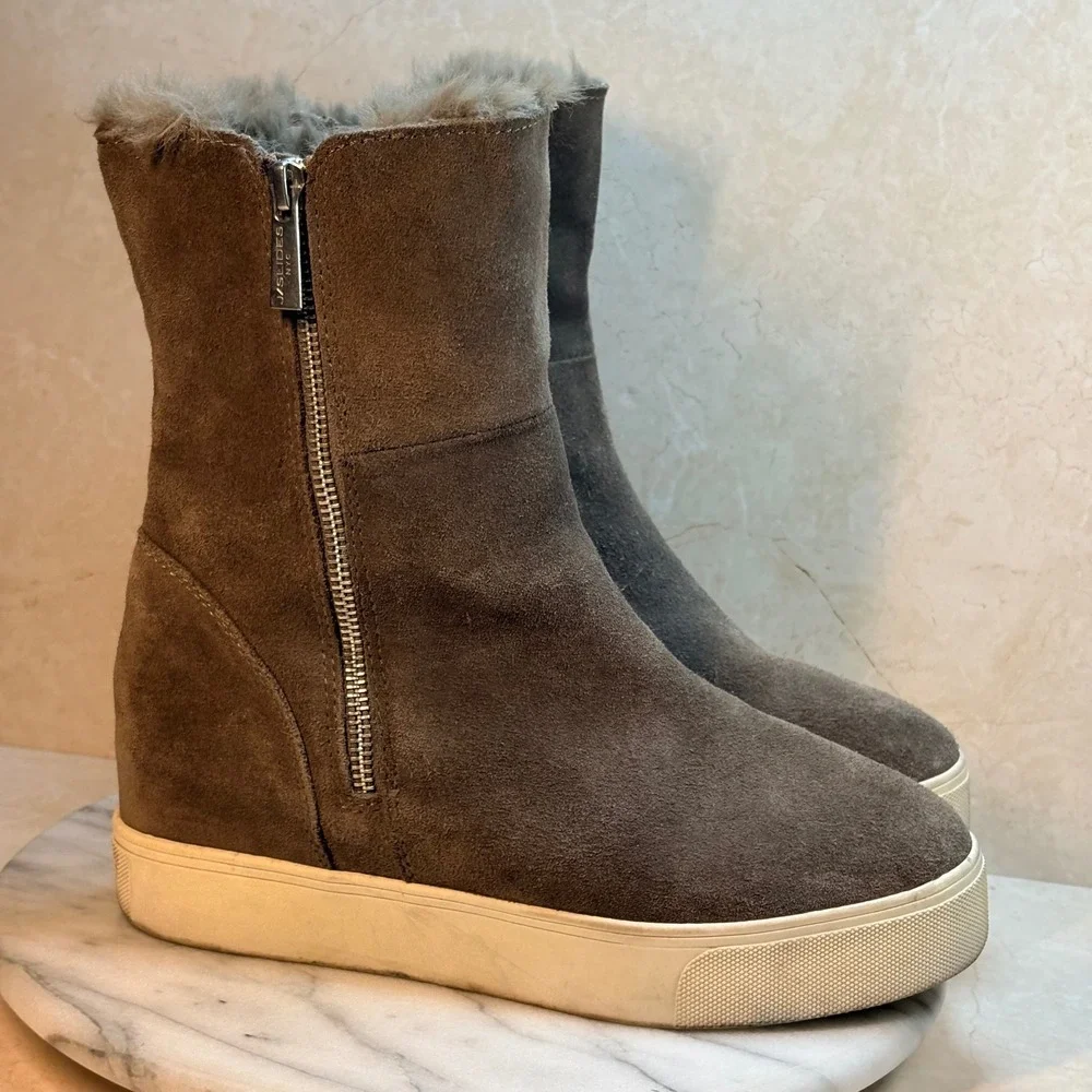 J Slides NYC Winnie Taupe Suede Fur Lined Wedge Heel Boots Women‎ Size 8M Winter